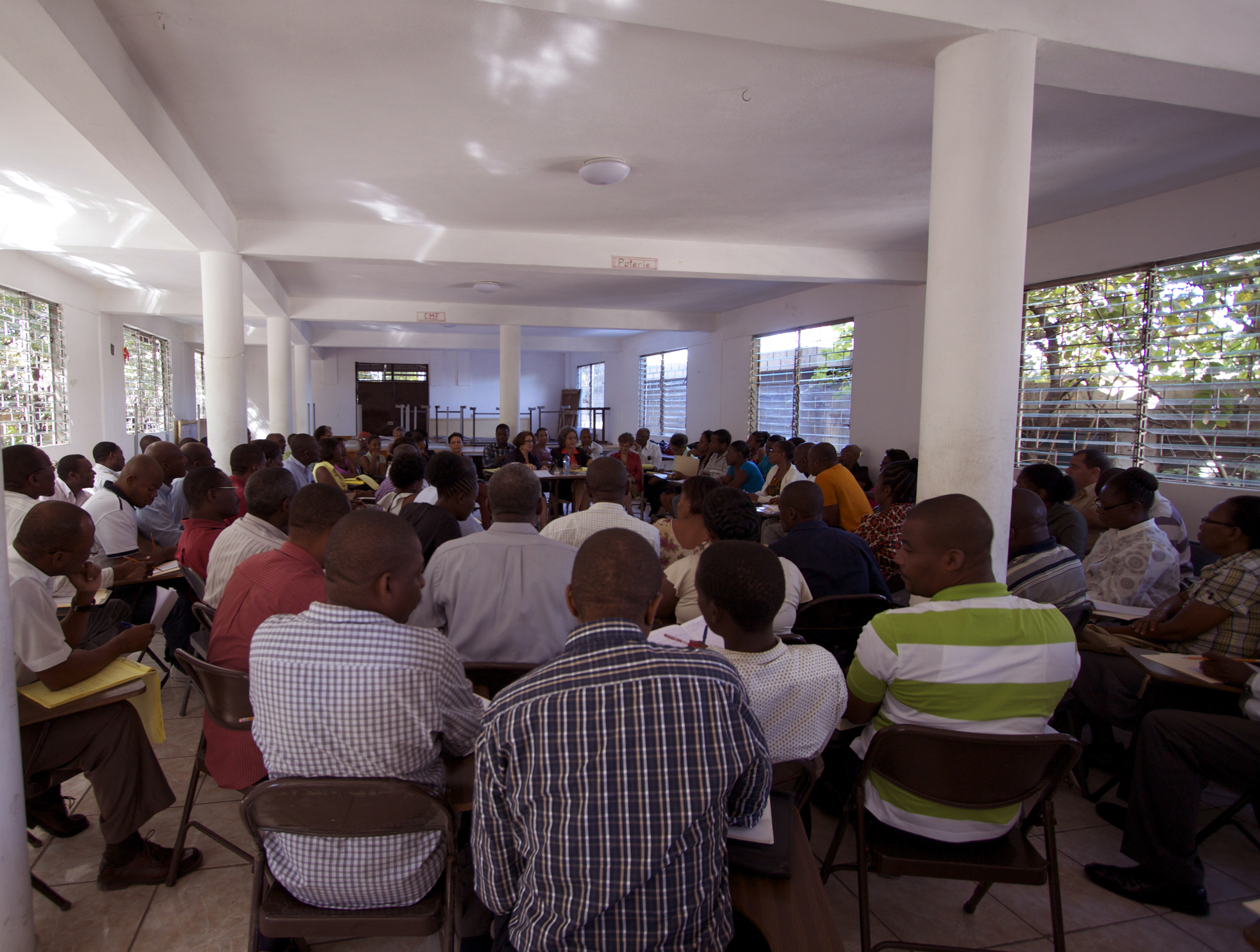 Réunion de travail avec les enseignants au Collège Méthodiste de Port-au-Prince